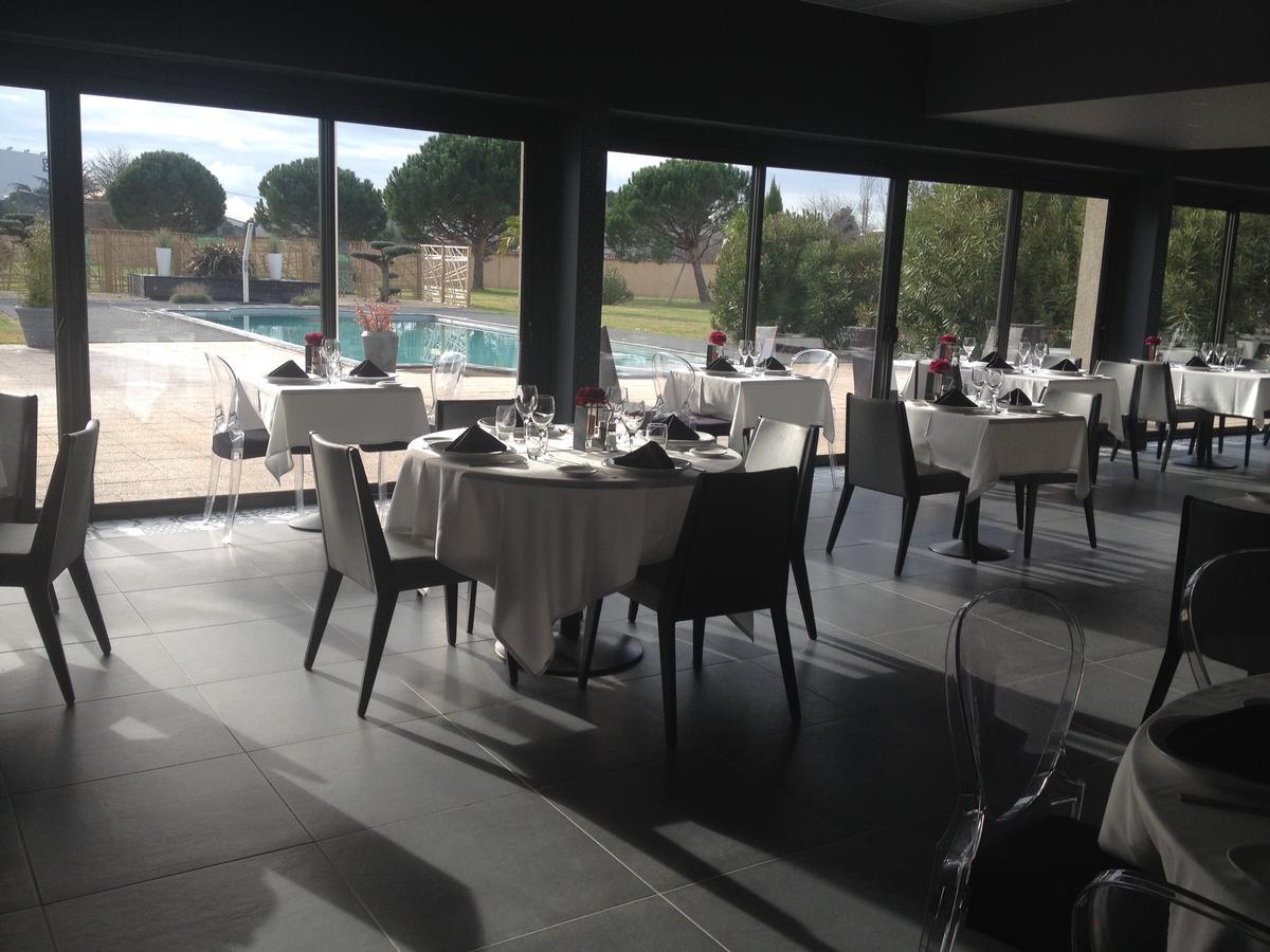 Sous Les Pins Hotel Étoile-sur-Rhône Bagian luar foto