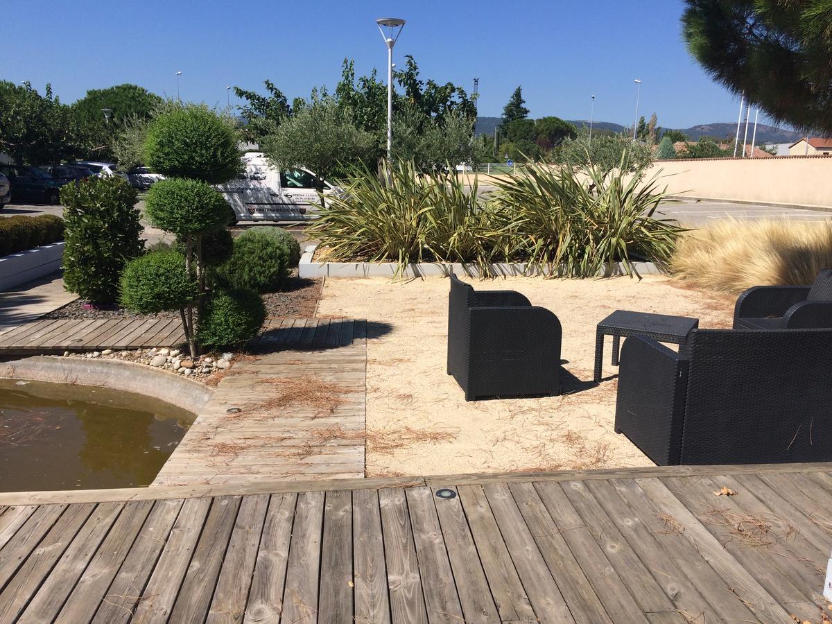 Sous Les Pins Hotel Étoile-sur-Rhône Bagian luar foto